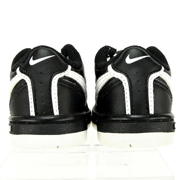 little boys nike sneakers